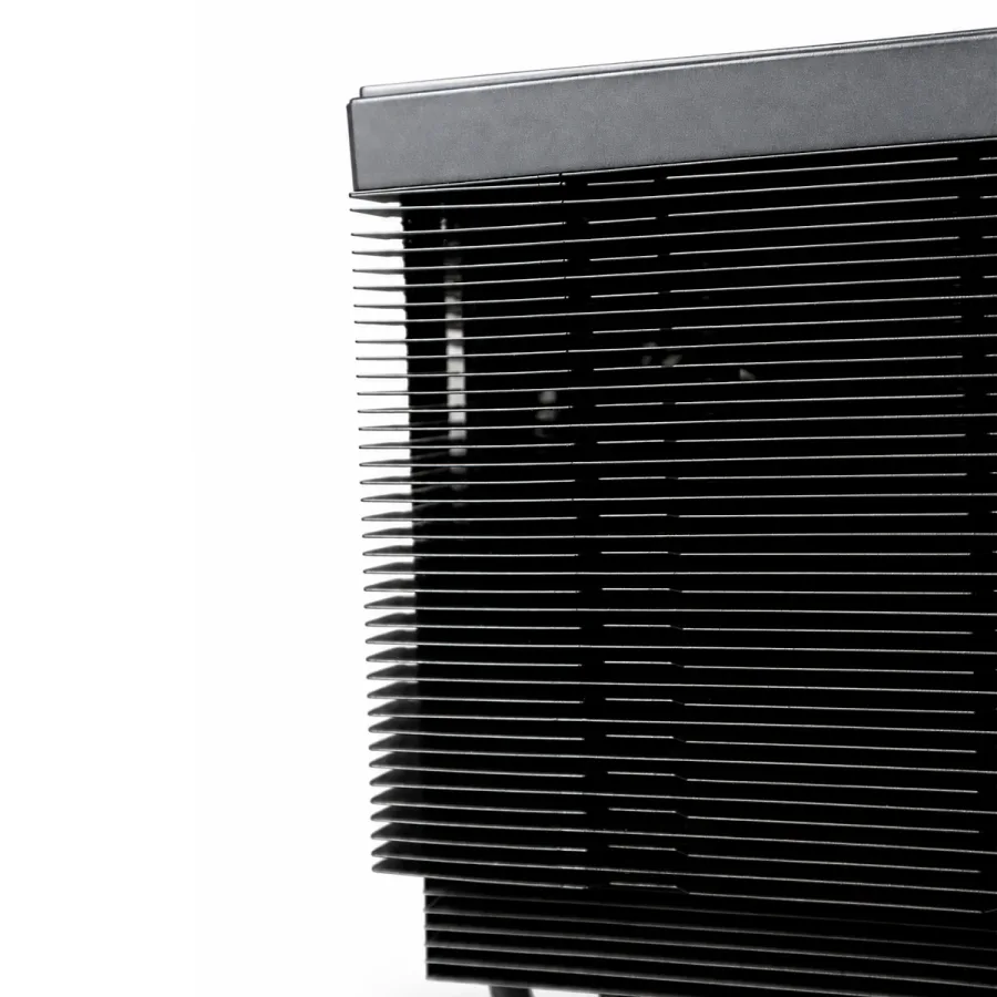 Aletas pretas do dissipador do ORY-B1000 PRO de perto