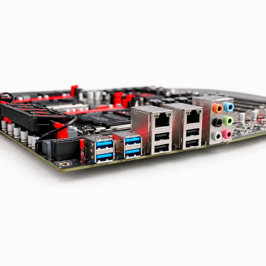 Painel traseiro da X99 Dual Vortex Plus visto de lado: portas USB 3.0 e 2.0, duas RJ45 e conectores de áudio